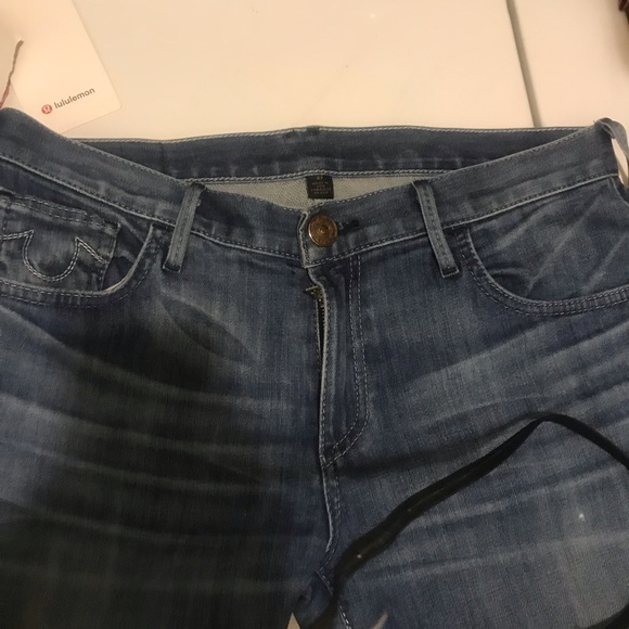 True religion size 27 but run 29 - Picture 4 of 4